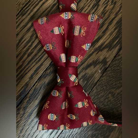 Holiday ornament patterned bow tie - Picture 2 of 3